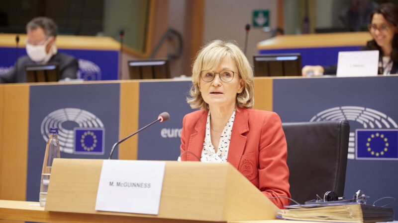 Europoslanci schválili McGuinnessovou jako eurokomisařku pro finanční služby