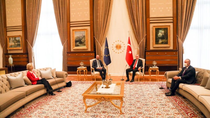 Návštěva vysokých představitelů EU v&nbsp;Ankaře opět rozhořela spor o&nbsp;unijního šéfa