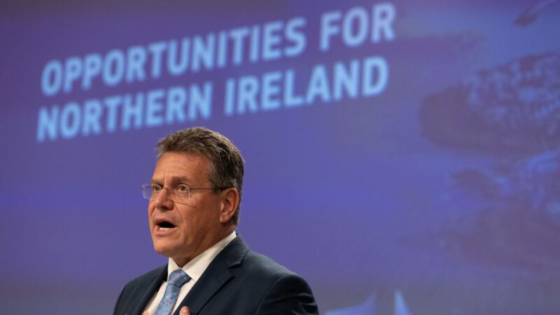 Jak urovnat spor EU a&nbsp;Británie ohledně severoirského protokolu? Komise přišla s&nbsp;návrhy