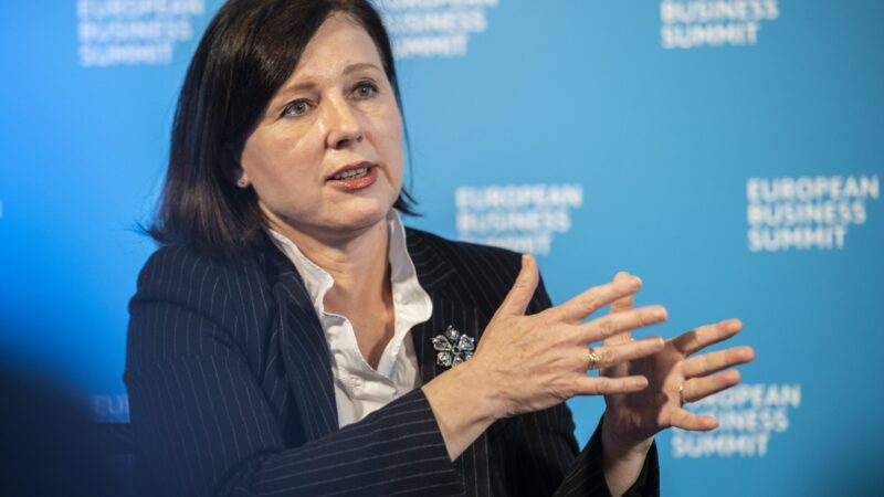 Jourová: Novinařina může být rizikové povolání. Orbánovy útoky na média jsou nepřijatelné