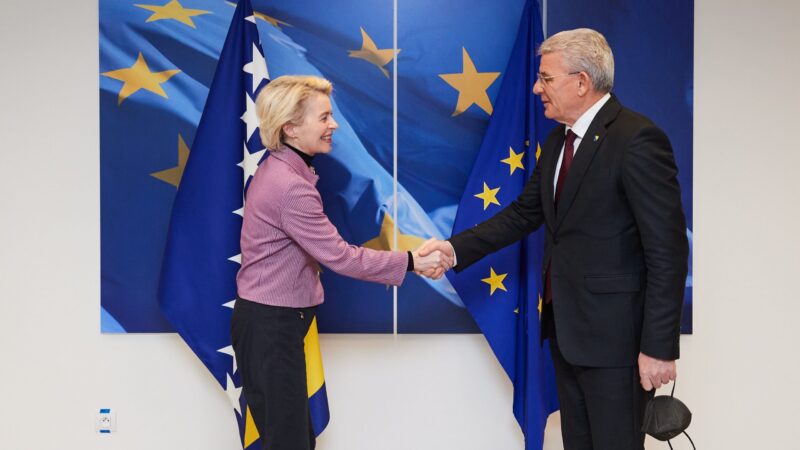 Kandidátská vlna pokračuje, Evropská komise doporučila status pro Bosnu a&nbsp;Hercegovinu 