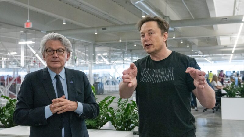 EU chystá miliardovou pokutu pro Muskovu síť X, píše deník NYT