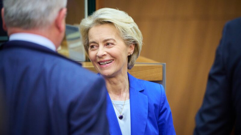 Komisi by měla opět vést von der Leyen, shodli se vyjednavači tří velkých evropských stran