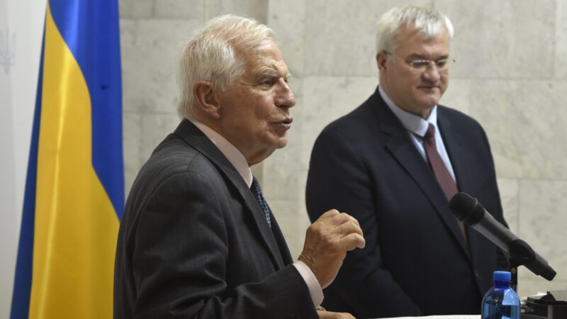 EU dodala Ukrajině skoro milion dělostřeleckých granátů