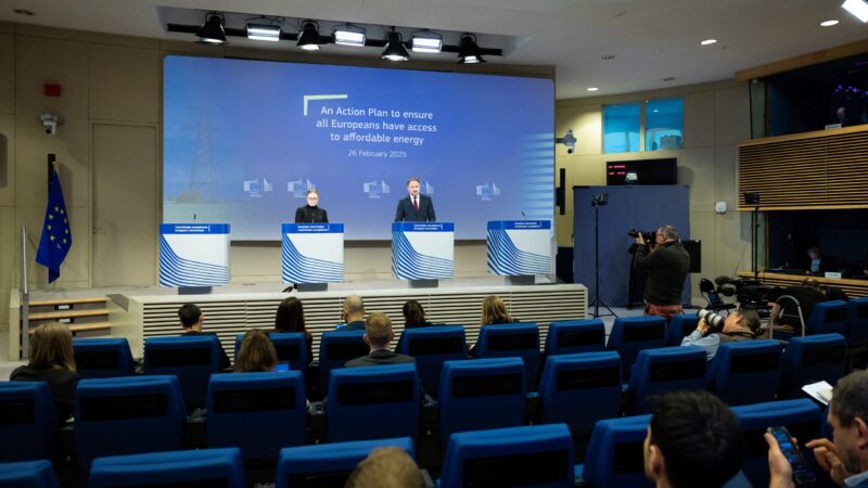 Komise představila Clean Industrial Deal. Slibuje levnější energie i&nbsp;podporu evropských produktů