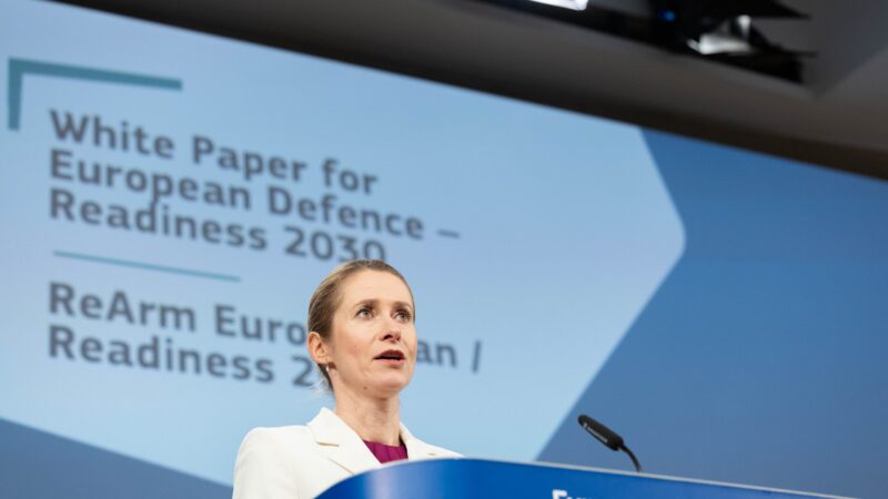 „Spolupráce v&nbsp;obraně je naše výhoda.“ Komise představila Bílou knihu o&nbsp;obraně i&nbsp;plán na vyzbrojení Evropy