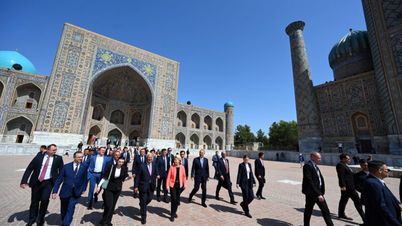 EU chce vytlačit Rusko a&nbsp;Čínu ze Střední Asie. Ve hře jsou miliardy eur i&nbsp;vzácné suroviny