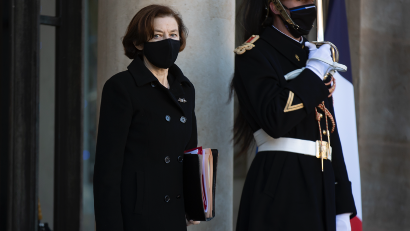 Francie tlačí na budování evropské obrany. Chce soběstačnější EU