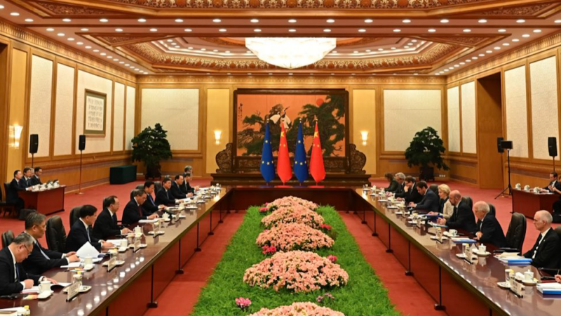 EU nebude tolerovat poškozování svého průmyslu nekalou konkurencí, řekla von der Leyen po summitu EU–Čína