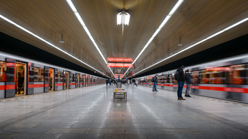 Praha, Brno i&nbsp;Ostrava budují bezemisní dopravu. Praha sází na metro, Ostrava na elektrobusy