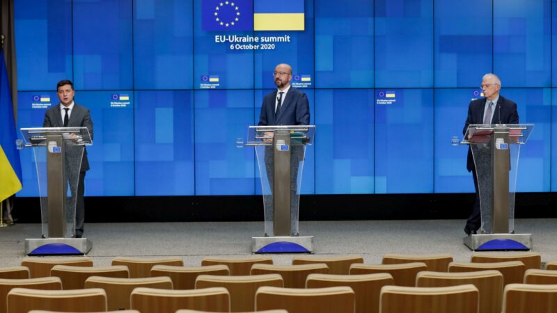 Ukrajina může přijít o&nbsp;bezvízový styk s&nbsp;EU kvůli protiústavnímu zákonu o&nbsp;potírání korupce