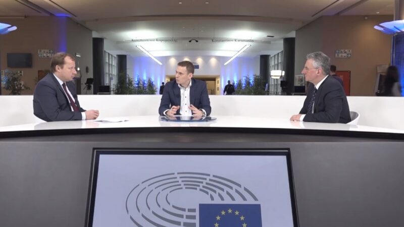 Video: Evropané začínají budovat společnou obranu. Jak by se mělo zapojit Česko?