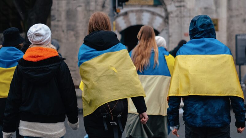 Moskva spěchá s&nbsp;převýchovou ukrajinských dětí. Jde o&nbsp;systematickou akci, říkají analytici