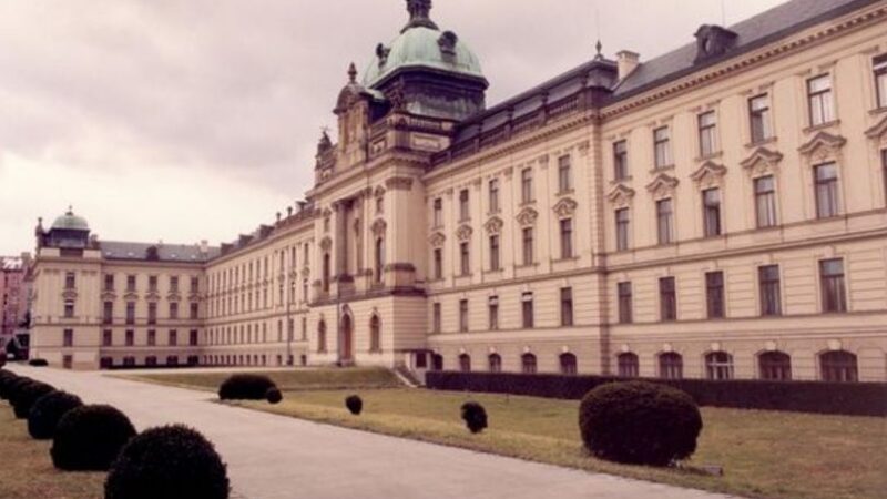 Pro zkvalitnění veřejných zakázek je třeba podporovat odbornou přípravu úředníků, říkají odborníci