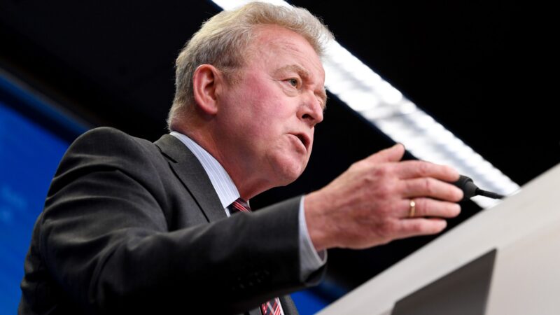 EU finančně podpoří farmáře v&nbsp;zemích, které sousedí s&nbsp;Ukrajinou. ČR chce peníze také, Komise je proti