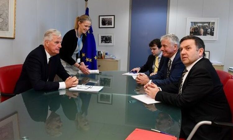 Je dohoda o&nbsp;brexitu na dosah? Britská i&nbsp;irská opozice přetrvává