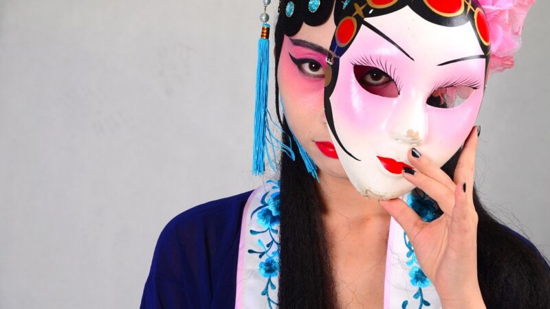 EU a&nbsp;Čína v&nbsp;době koronaviru: Předražené nákupy, falešné certifikáty a&nbsp;hybridní válka