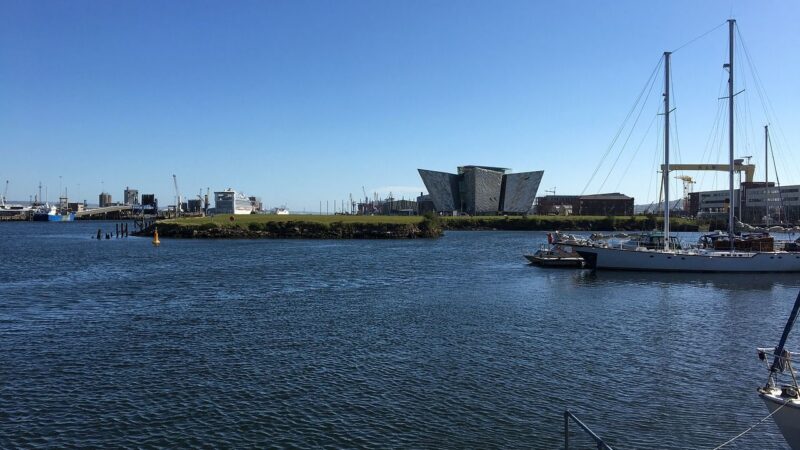 Přešlap Komise vůči Severnímu Irsku se nevyplácí. Británie volá po revizi vztahů s&nbsp;EU