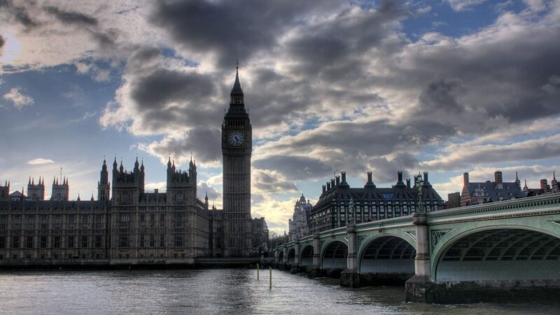 Dolní sněmovna britského parlamentu zamítla dodatky k&nbsp;zákonu o&nbsp;brexitu, které předložila horní komora či labouristé