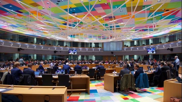 Přechodné období po brexitu bude trvat 21 měsíců, rozhodly členské státy. Británie požadovala víc