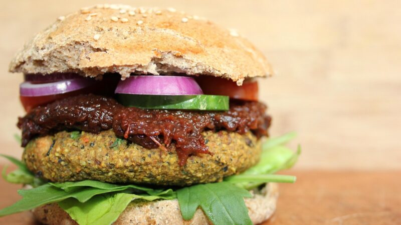 „Zákazníci nepodali jedinou stížnost.“ Výrobci vegeburgerů nechápou tlak na změnu názvů