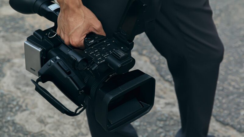 Útok na novináře je útokem na demokracii, připomněla ve Štrasburku držitelka Nobelovy ceny míru