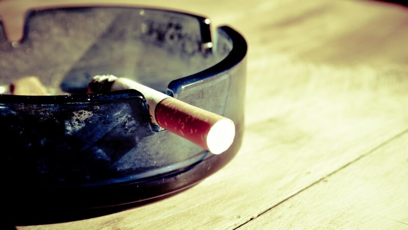 Brusel vyhlíží „beztabákovou generaci“. Chystá osvětovou kampaň i&nbsp;zdražení cigaret