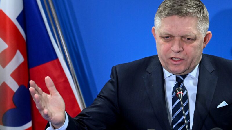 Europoslanci kritizují Fica za kroky proti právnímu státu, nechtějí „druhé Maďarsko“