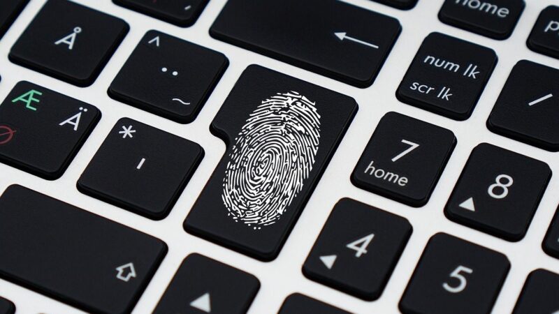 EU přitvrzuje v&nbsp;boji proti teroristickému obsahu. Na smazání bude jen hodina