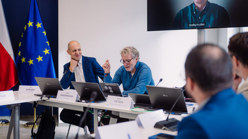 Podcast | Niedermayer: Diskuse s&nbsp;automobilkami nebyla tak složitá, těžší byla s&nbsp;kolegy europoslanci