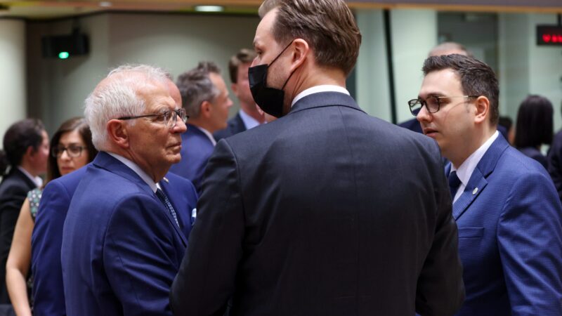 Ministři zahraničí jednají o&nbsp;ropném embargu, pozornost se upírá na Maďary