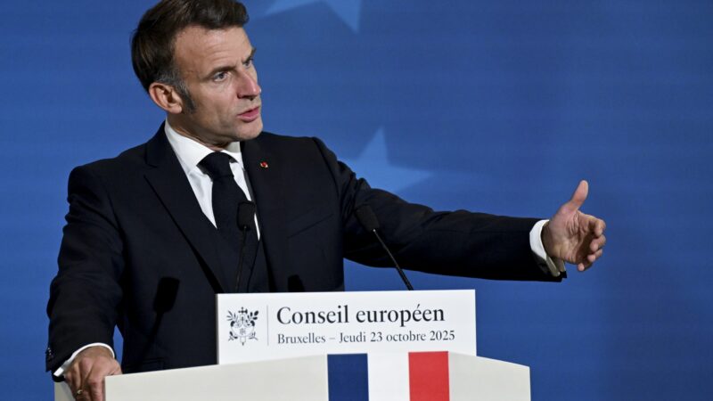 EU musí nejdřív inovovat, až pak regulovat, vyzval Macron na digitálním summitu