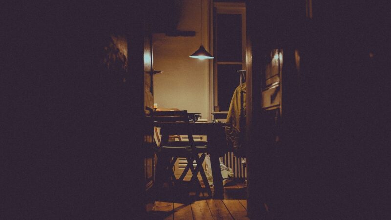 Snazší ukončení smlouvy nebo vlastní výroba energie. Co spotřebitelům slibuje evropský energetický balíček