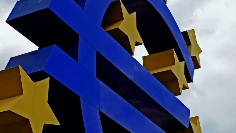 Komise chce v&nbsp;EU vybudit investice. Důraz dává na výzkum a&nbsp;inovace