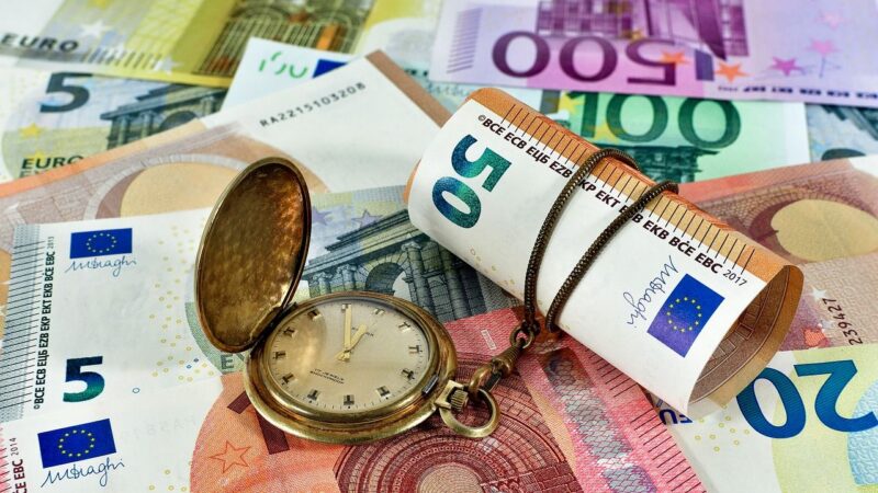 Přijetí eura vyžaduje jednoznačnou komunikaci a&nbsp;shodu politiků a&nbsp;ekonomů, ukázala slovenská zkušenost