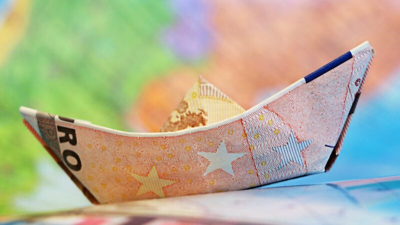 Kde vzít finance na pomoc Ukrajině? Komise navrhuje zabavit peníze ruské banky a&nbsp;oligarchů 