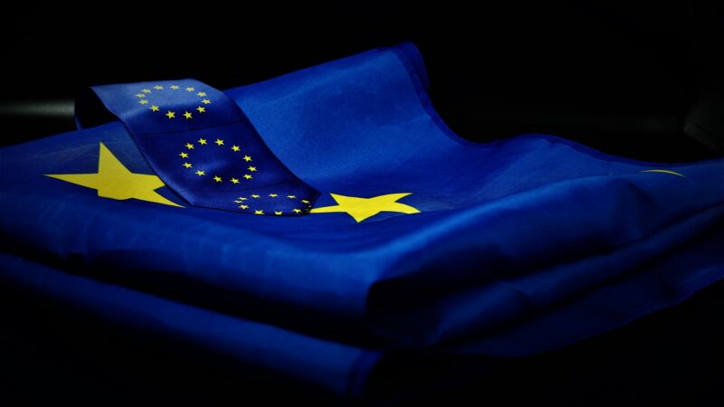 Silnější roli EU v&nbsp;krizích podporuje 66 % Evropanů. V&nbsp;Česku jen polovina, ukázal průzkum