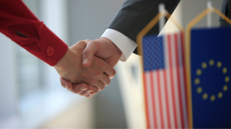 EU nevzdává jednání s&nbsp;USA o&nbsp;clech, mezitím ale chystá protiopatření