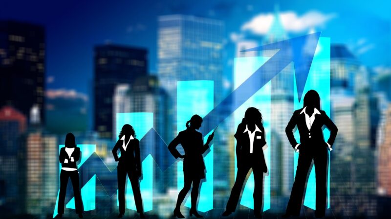 Zaměřeno na ženy: EU chce narovnat platy a&nbsp;více žen ve vedení firem, legislativu dotáhne ČR