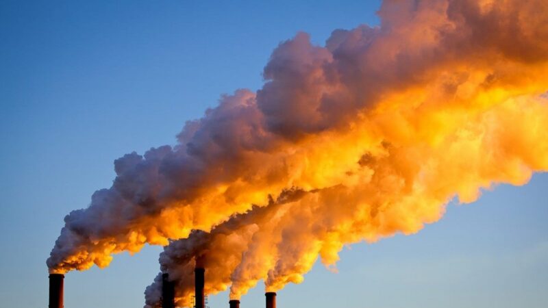 Komise plánuje do roku 2040 snížit emise v&nbsp;EU o&nbsp;90 %, konec fosilních paliv ale v&nbsp;doporučení chybí