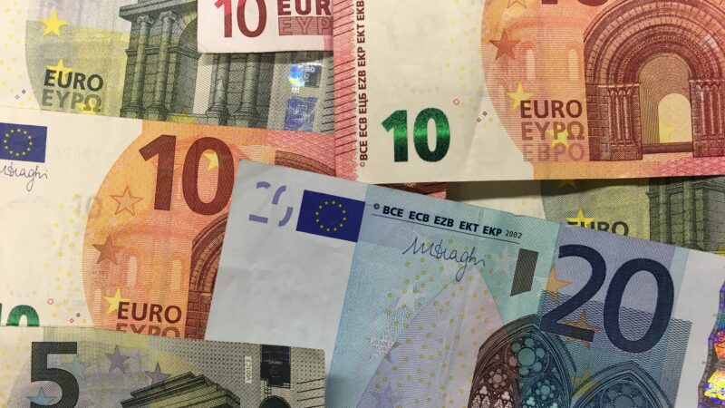 Pomozte vybrat nový design eurobankovek, nabádá ECB
