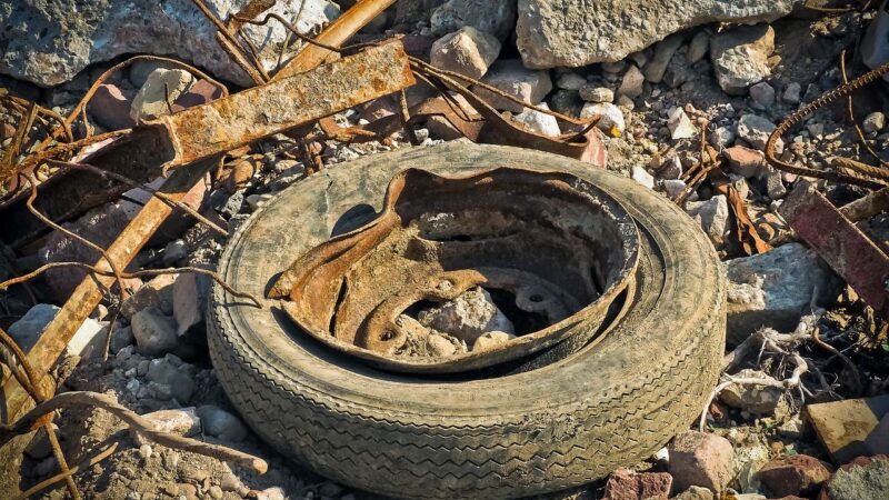 Jak učinit přítrž černým skládkám? Pomoci mohou nové technologie i&nbsp;legislativa