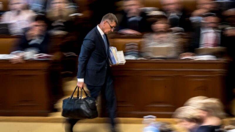 Poslanci vyzvali premiéra Babiše, aby podpořil fond obnovy