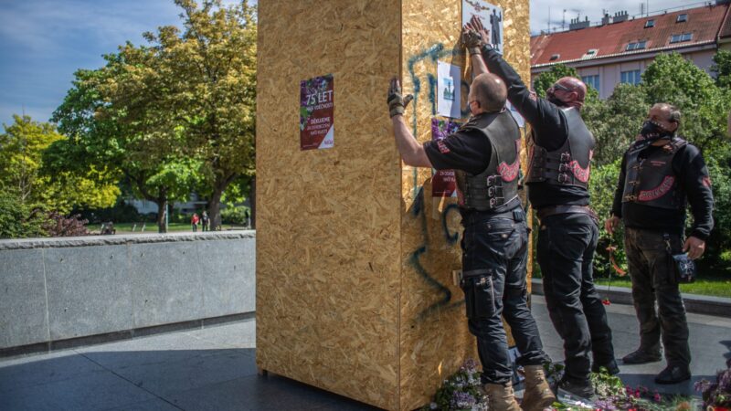 Další sankce EU proti Rusku míří na Noční vlky a&nbsp;dovoz ruského zlata