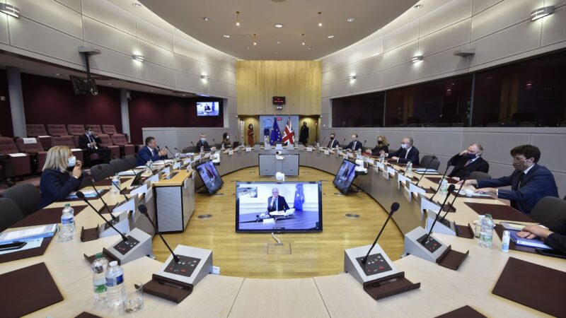 Konflikt na irském ostrově je pro tentokrát zažehnán. O&nbsp;další spolupráci mezi EU a&nbsp;Británií se jedná dnes večer v&nbsp;Bruselu