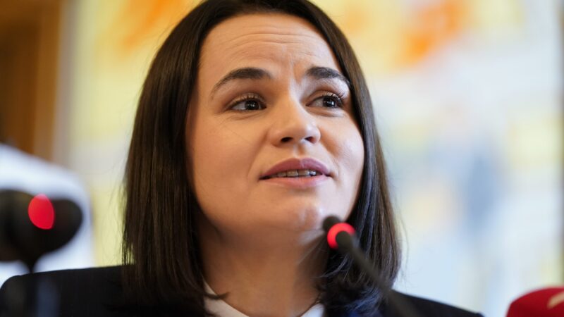 Sacharovovu cenu získala běloruská opozice. Podle Cichanouské ocenění patří lidu