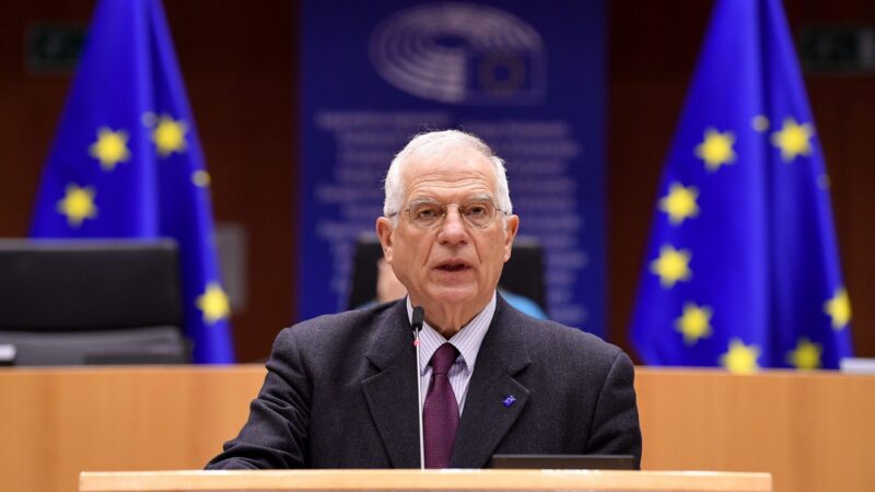 Vztahy EU s&nbsp;Ruskem nemají být podmíněny případem Navalného, žádá Kreml