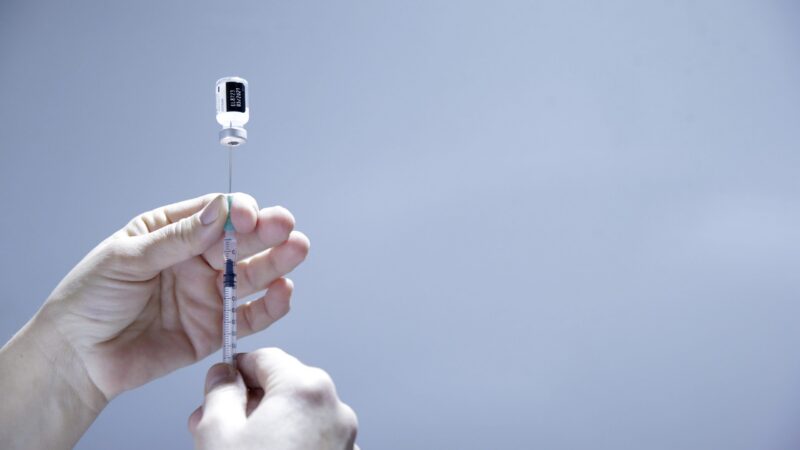 Evropský parlament je v otázce uvolnění vakcínových patentů rozdělený