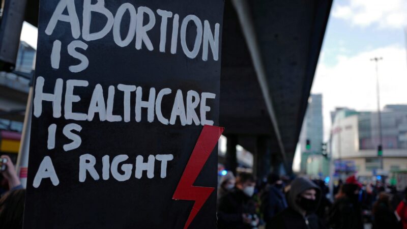 Organizace bojující proti potratům šíří dezinformace, finance získávají i&nbsp;z Ruska či USA