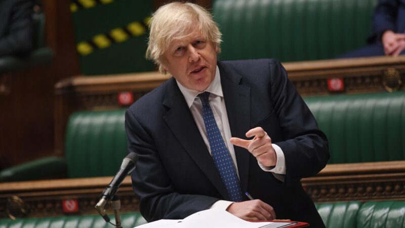 Británie neblokuje vývoz vakcín, reaguje britský premiér Johnson na tvrzení předsedy Evropské rady